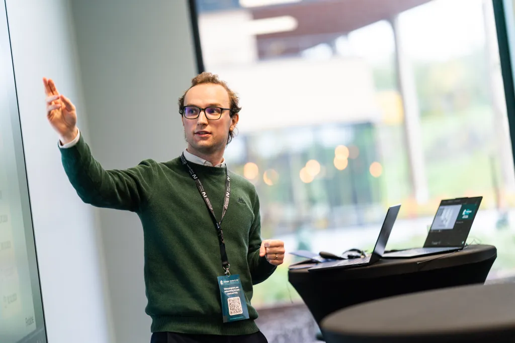 Eivind Kjosbakken speaking at an AI conference in Oslo